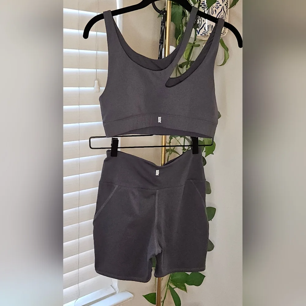 RSQ Charcoal Grey Cutout Sports Bra & Crossover Waist Biker Shorts Set - Picture 3 of 9
